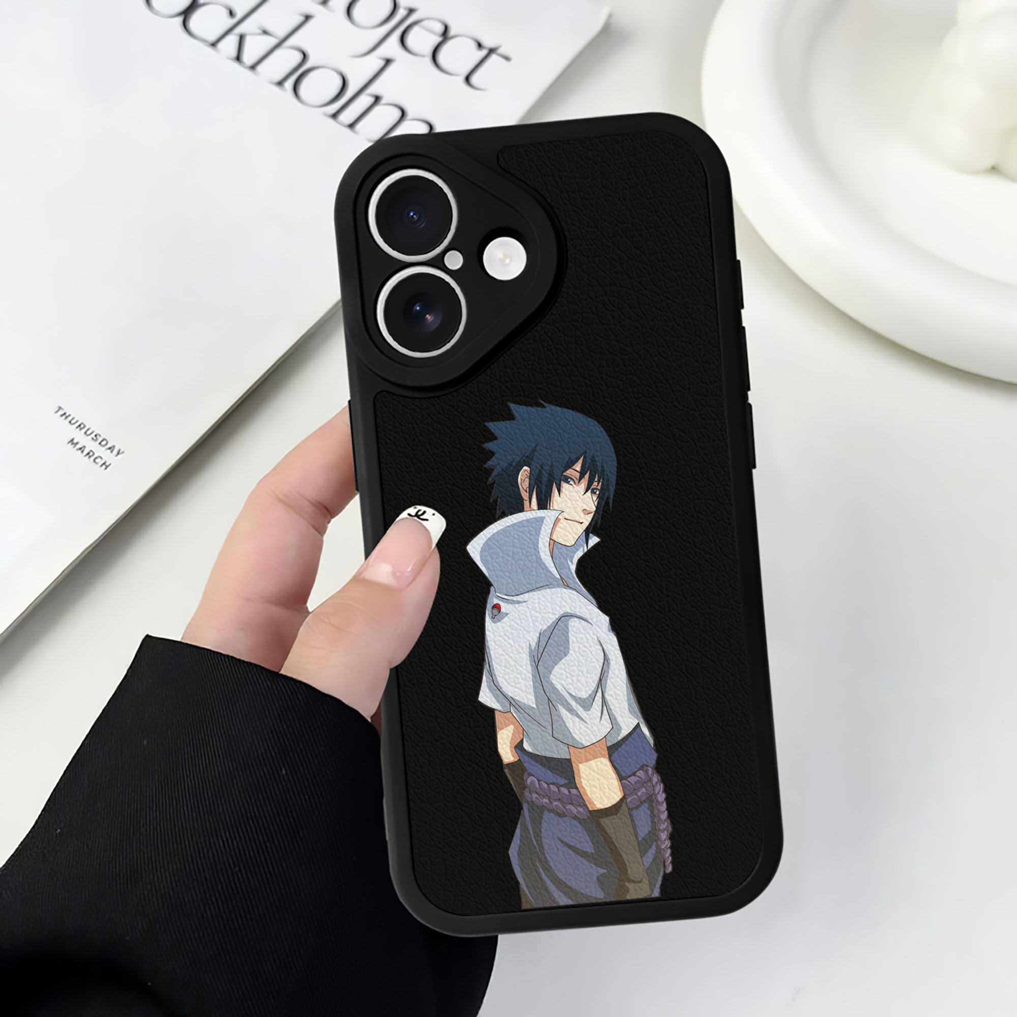 （画像用） NARUTO -ナルト- うちは サスケ Uchiha Sasuke 【iPhone 16シリーズ対応】シリコンスマホケース（レザー調） 材質：シリコン